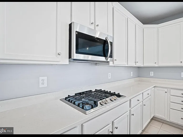 3813 Gentle Breeze Dr — Photo 2
