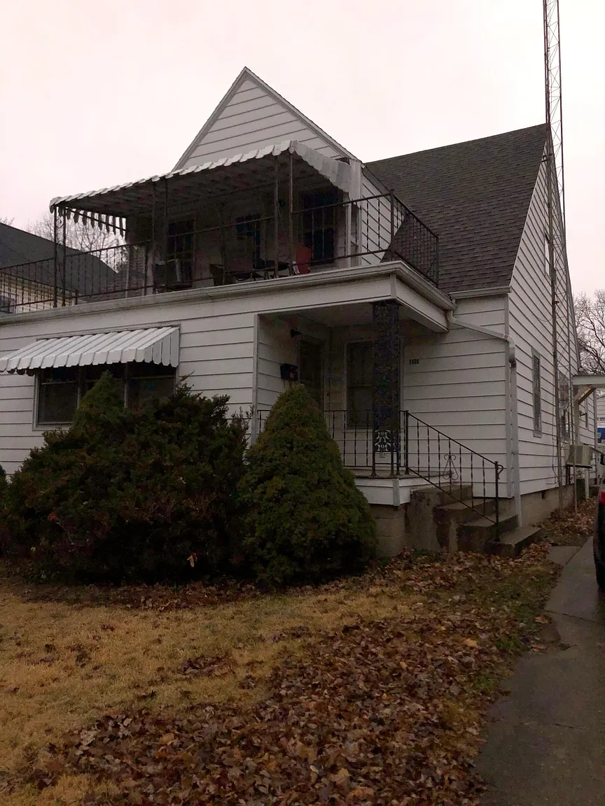 1408 Marshall Ave photo 1
