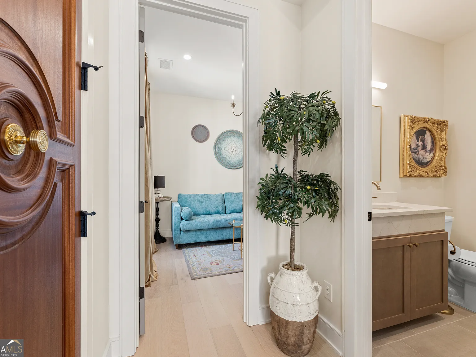 2 bed, 2.0 bath, 928 sqft, $4,500 — Photo 2