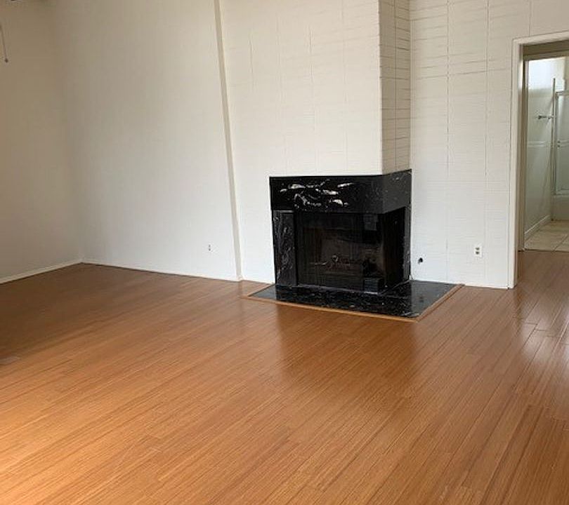1st image of 11733 Mayfield Ave #7
