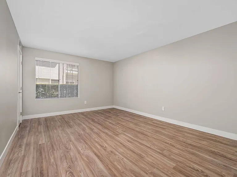 Los Robles Apartments — Photo 15