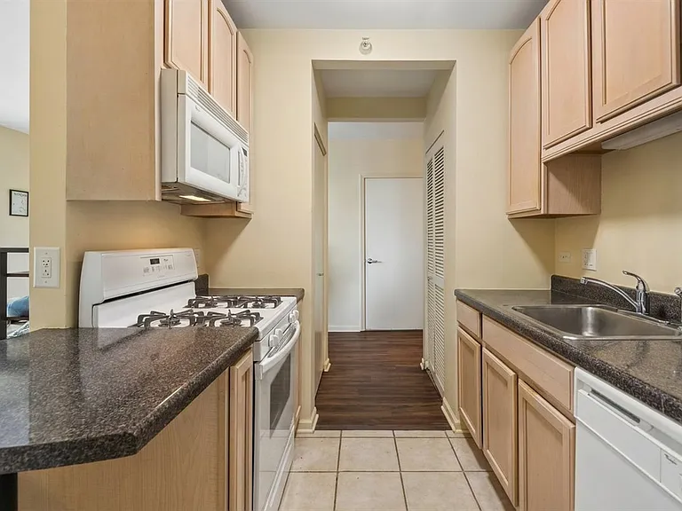 630 N State St #2001 — Photo 5