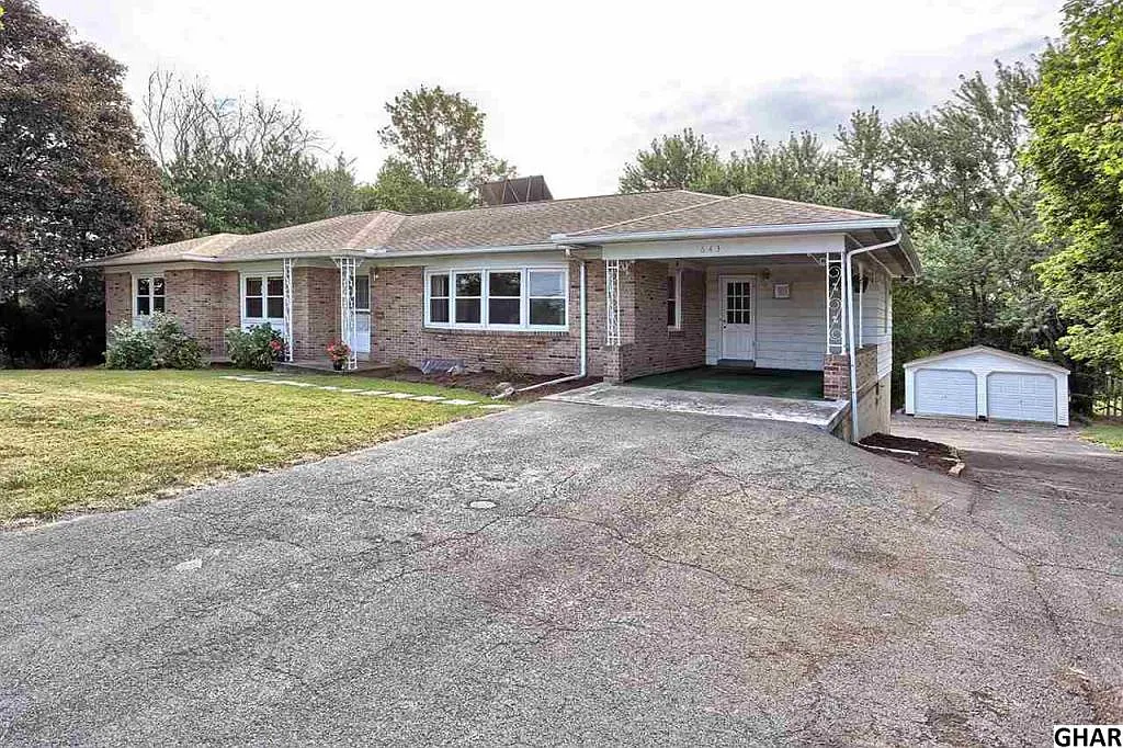 643 W Siddonsburg Rd photo 1