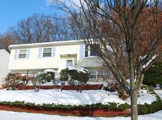 39 Fleetwood Dr, Danbury, CT