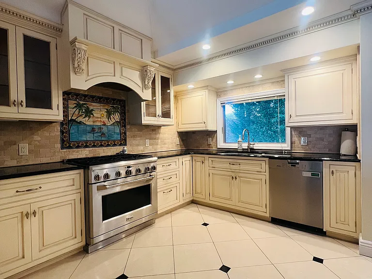 2 Kent Pl — Photo 4