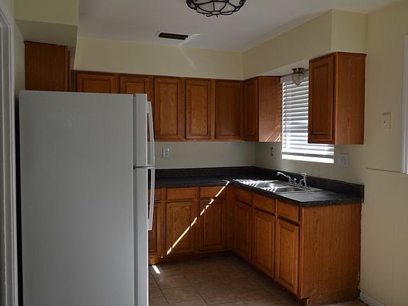 4th image of 1825 SE 49th Dr