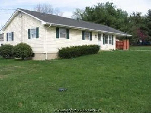 304 Summit Ave photo 1