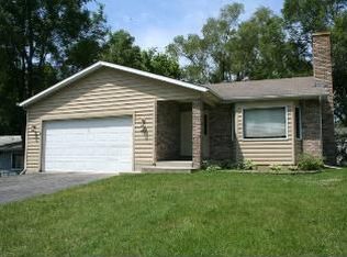 3827 Eastway Dr, Island Lake, IL 60042