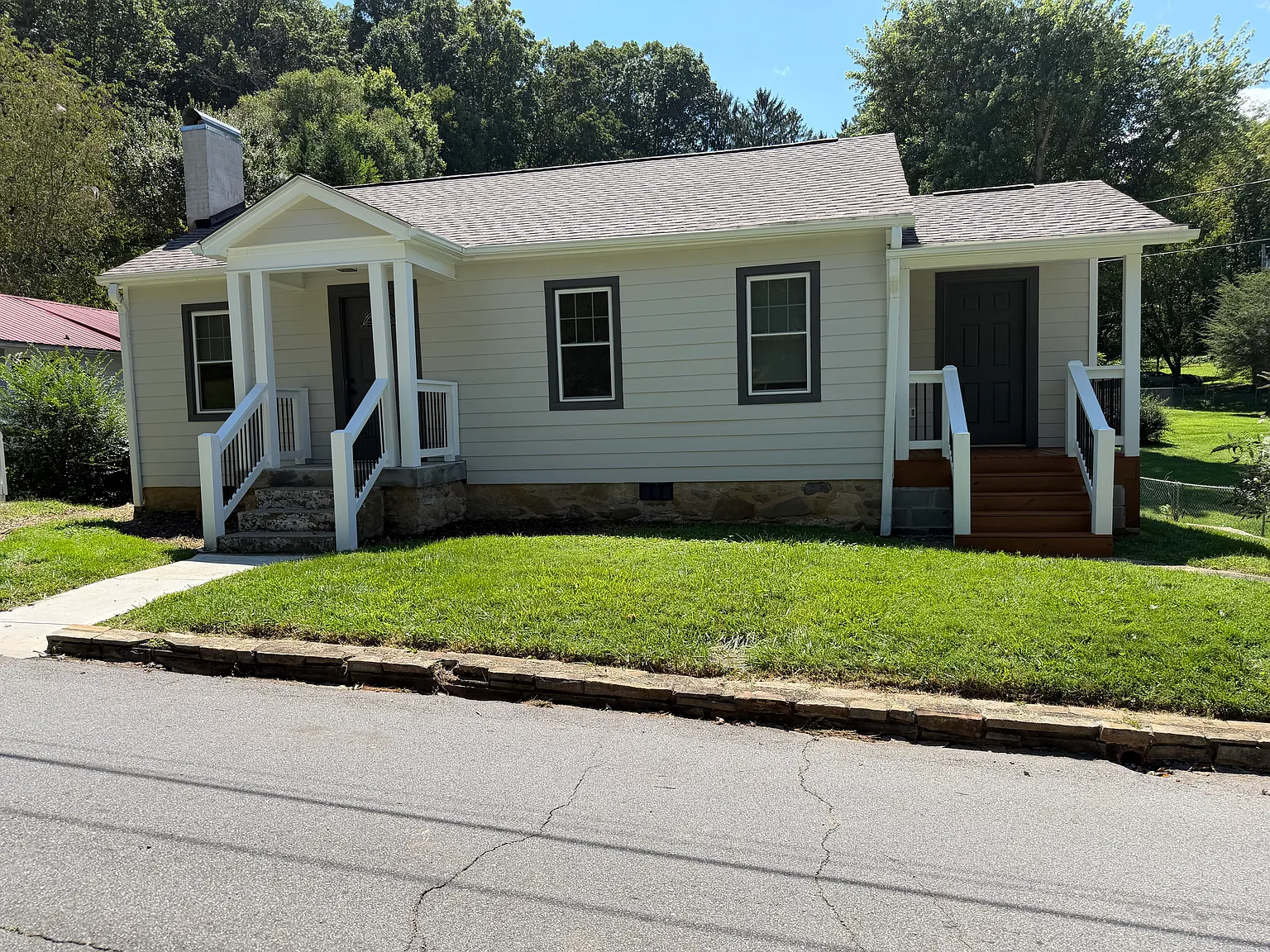 2 bed, 900 sqft, $1,750 — Photo 2