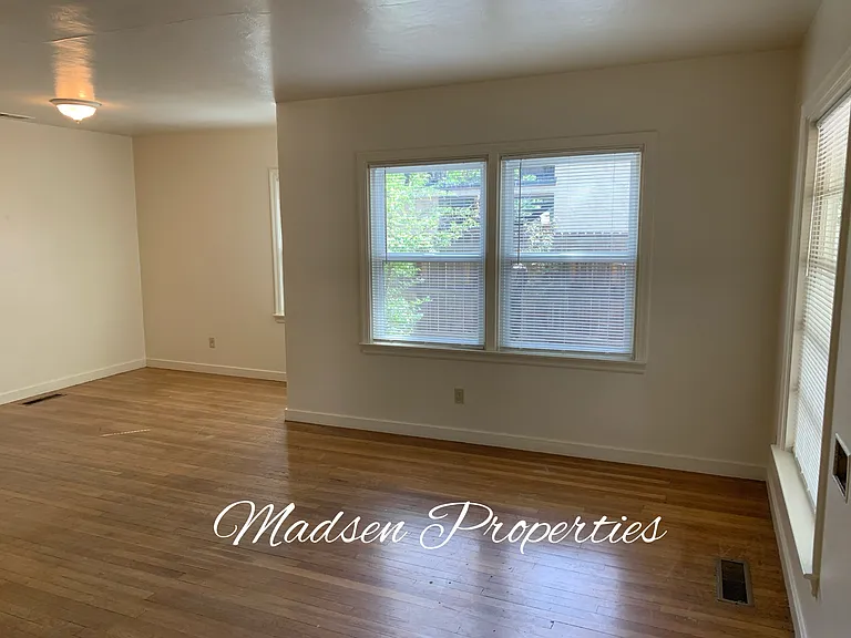 432 W 1st Ave — Photo 3