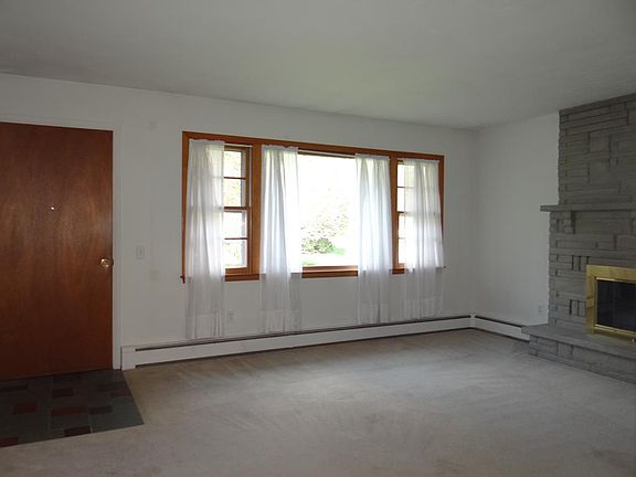 3rd image of 72 Pine Cir