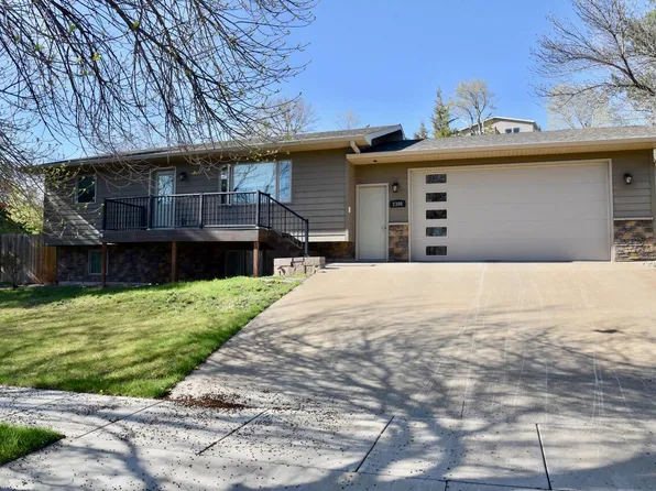 2306 Buffalo St, Pierre, SD 57501