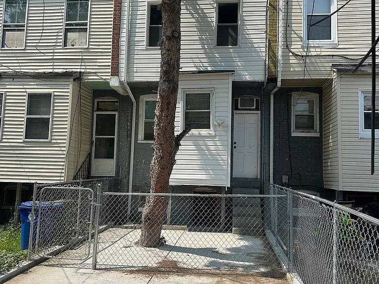 Penrose Ave — Photo 12