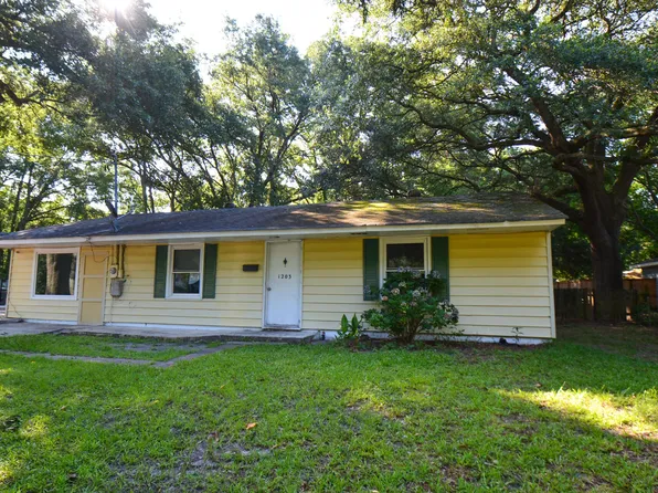 1203 Hawthorne Rd, Hanahan, SC 29410