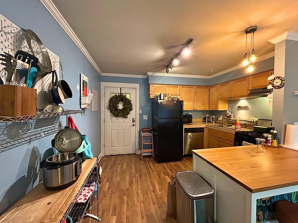 Bakers rack and all appliances included in rental.