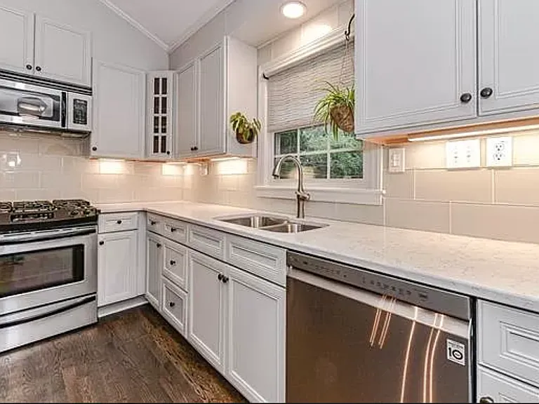 1700 Tamworth Dr — Photo 5