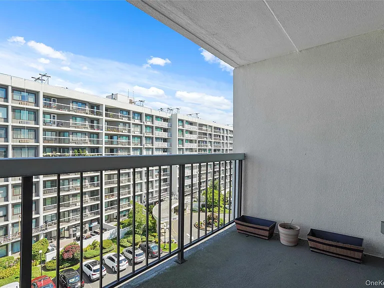 200 High Point Dr #6 PENTHOUSE — Photo 23