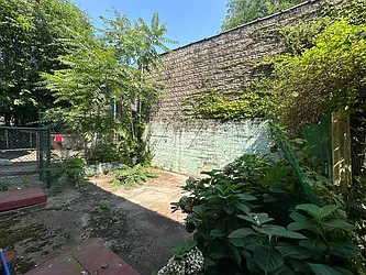 Rented by R New York