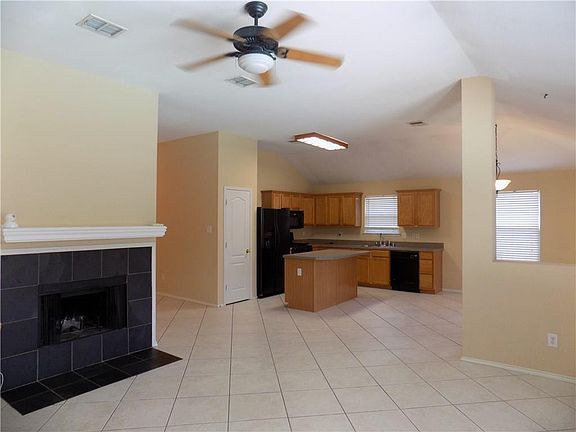 4th image of 1917 Livingston Ln