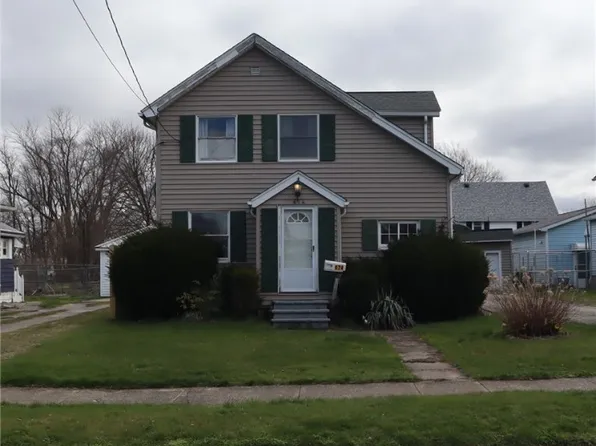 674 Harbor St, Conneaut, OH 44030