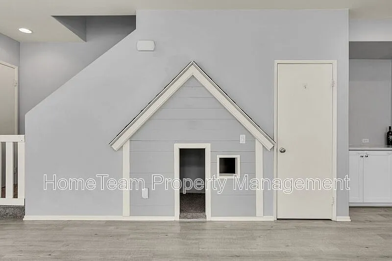 3 bed, 2.5 bath, 1587 sqft, $4,100 — Photo 2