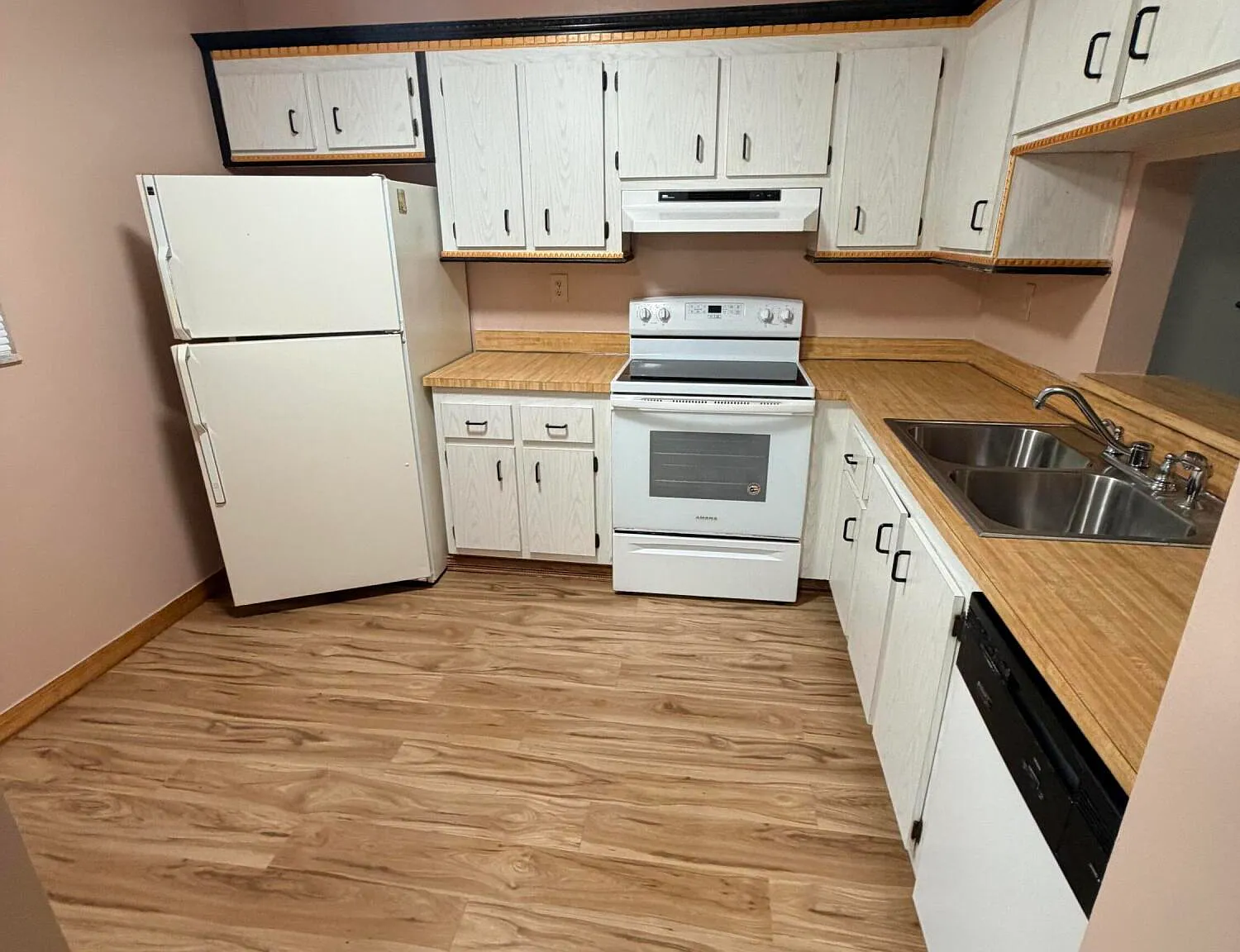1 bed, 1.5 bath, 830 sqft, $1,600 — Photo 2