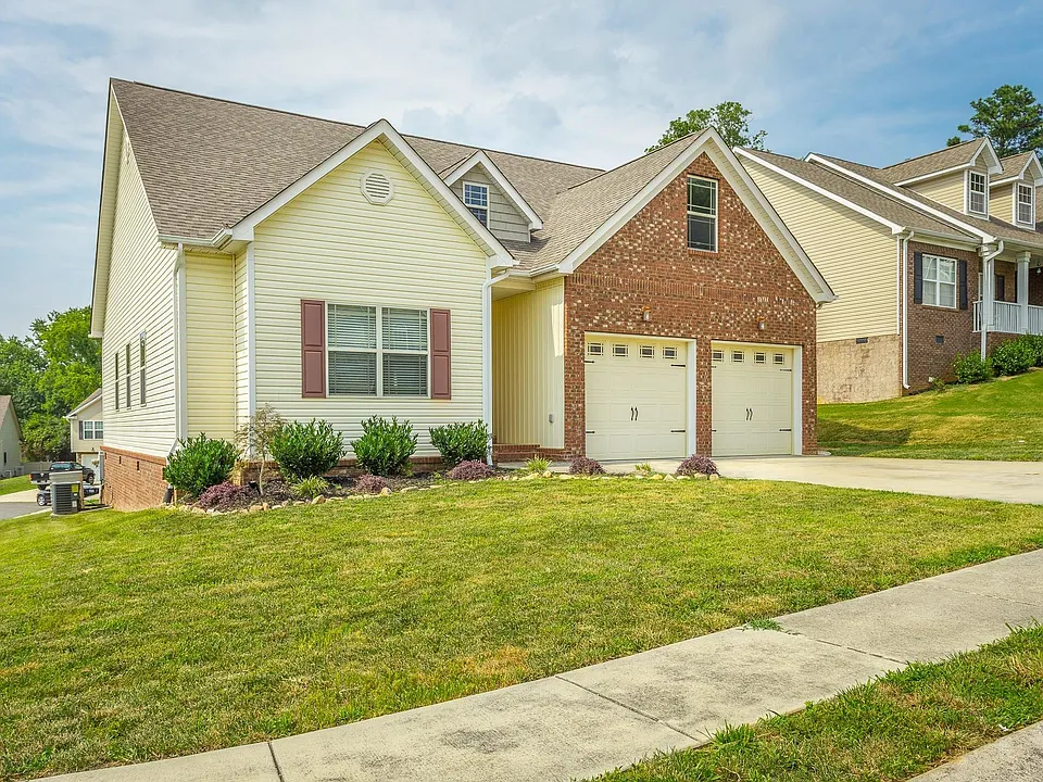 878 Windrush Loop