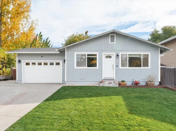 704 Marjorie St, Mount Shasta, CA 96067