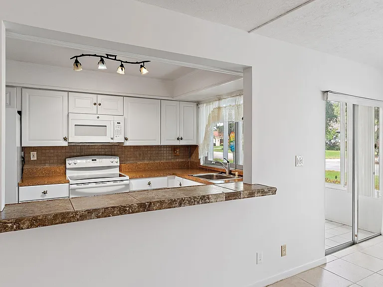 5570 Tamberlane Cir #131 — Photo 10