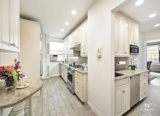 Sold by Warburg | media 15