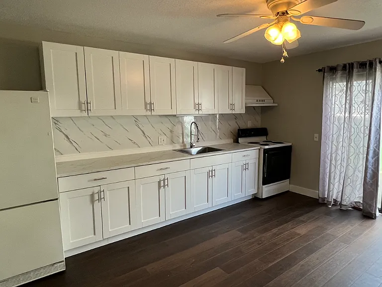 92 Wakelee Rd #D — Photo 2