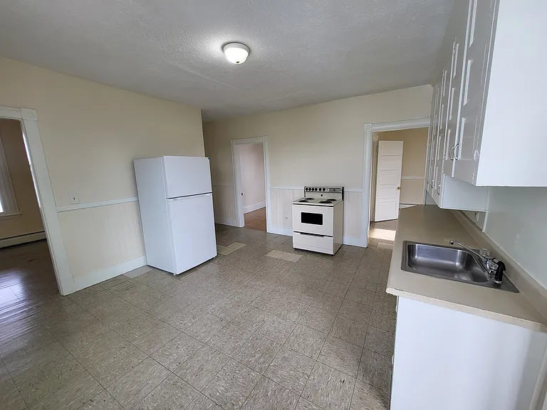 21 Walnut St #8 — Photo 4