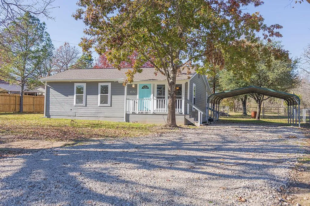 3 bed, 864 sqft, $1,450 — Photo 1