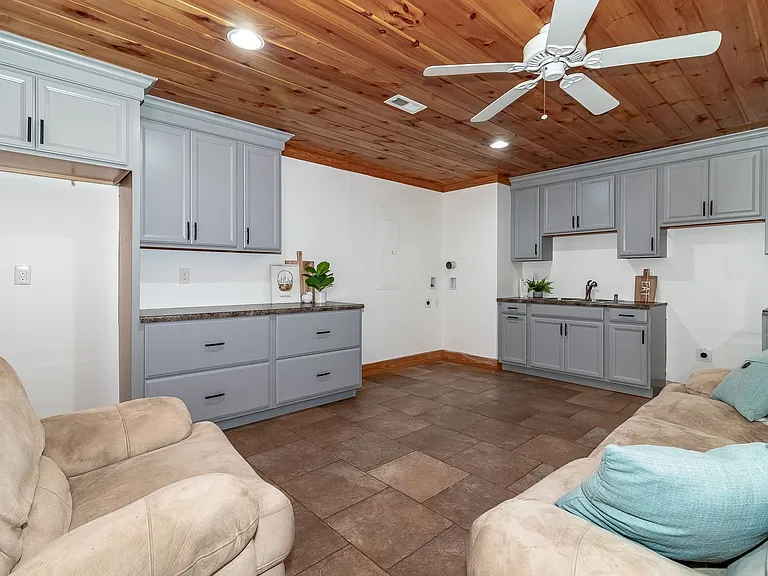 438 Bristol Rd — Photo 27