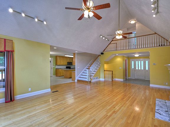 5th image of 292 Bear Foot Dr