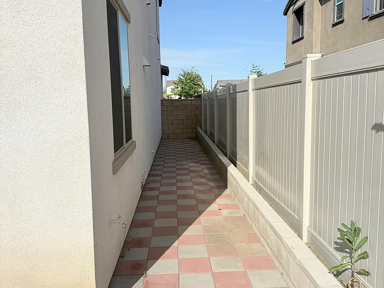 729 Sumac Ln — Photo 23