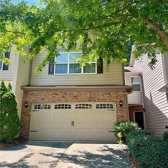 3232 Brockenhurst Dr — Photo 1