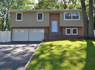 161 Calvert Ave, Ronkonkoma, NY