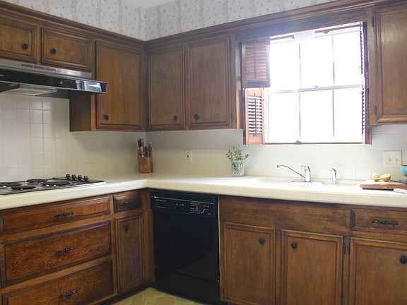 Ample counter and storage.