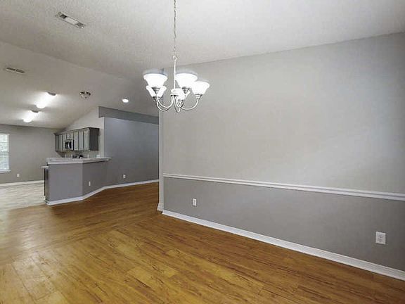 4th image of 1950 Valley Crossing Dr