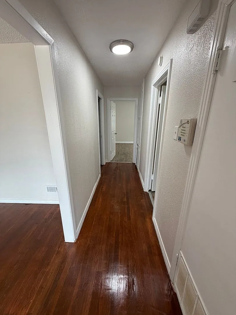 Large 3/2 with flex room in Medical District — Photo 4