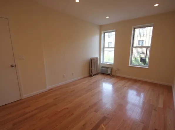 247 Wadsworth Avenue image 1 of 9