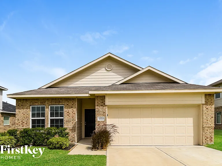 8020 Quartz Ln — Photo 1