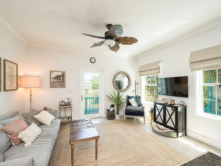 59 Palm Dr — Photo 8