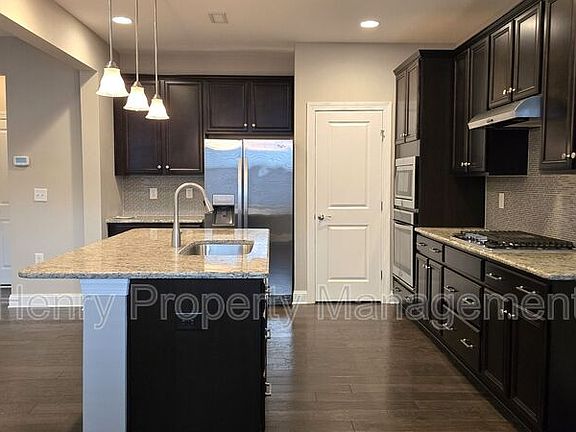 4th image of 112 Concordia Woods Dr