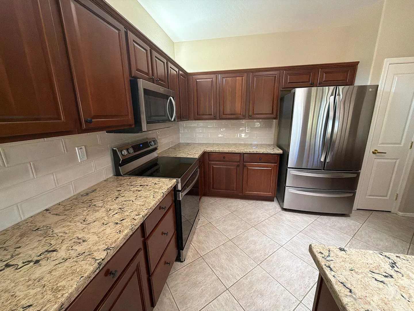 2 bed, 2.0 bath, 1500 sqft, $2,400 — Photo 4