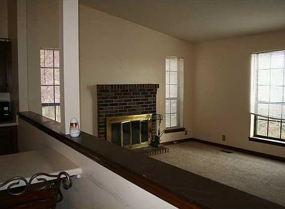 5th image of 446 Stanley Dr