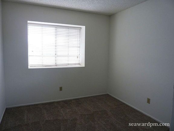 3rd image of 10083 Jamestown St