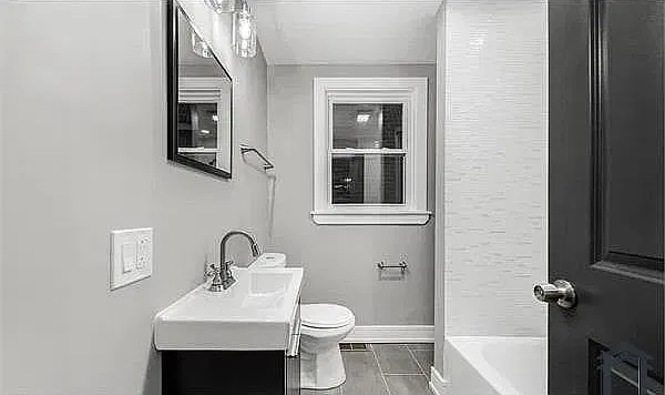 7 bed, 3200 sqft, $2,500 — Photo 3