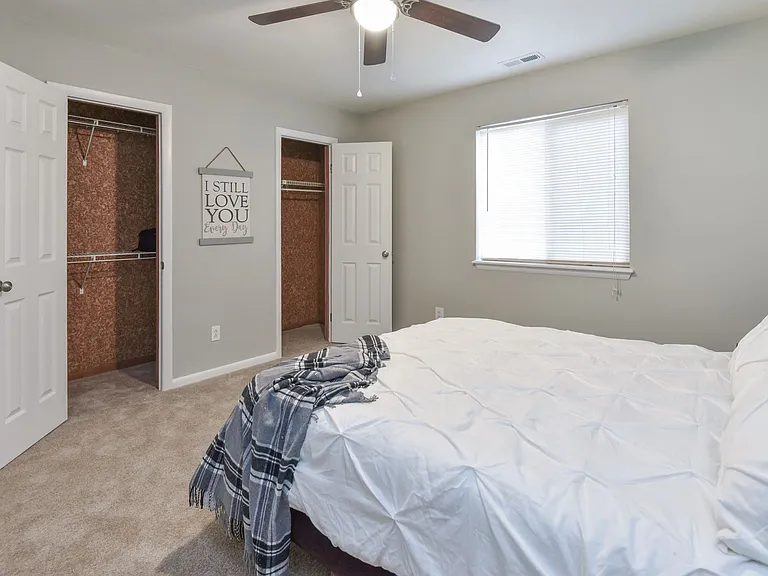 1423 Goldfinch Ln — Photo 23